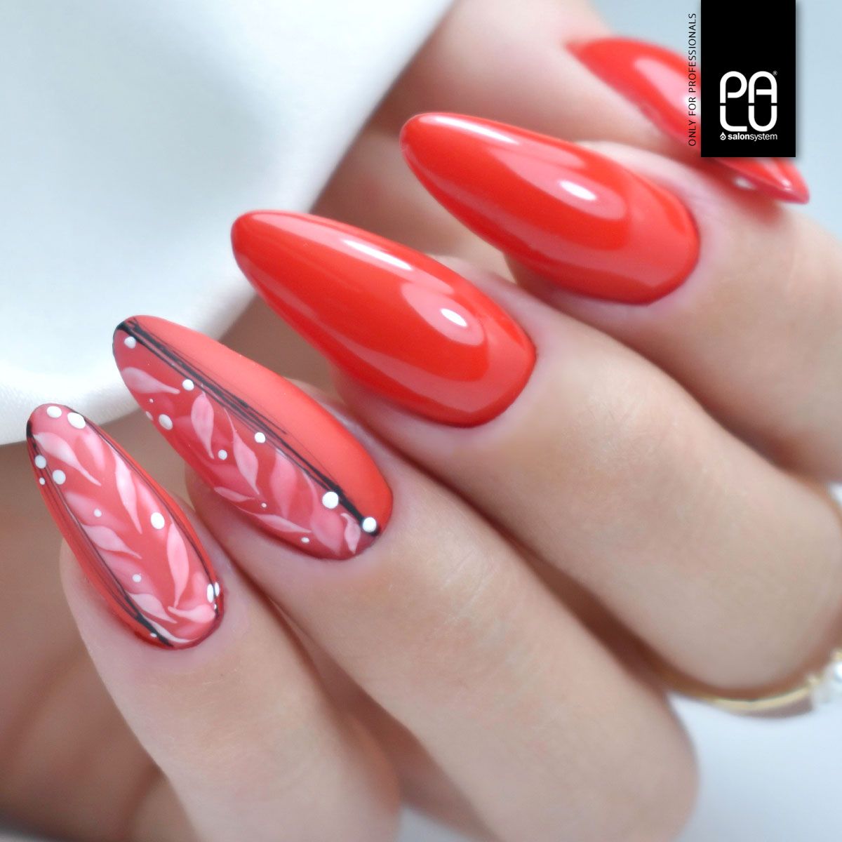 Vernis à ongles hybride Hollywood de PALU R3/11 g